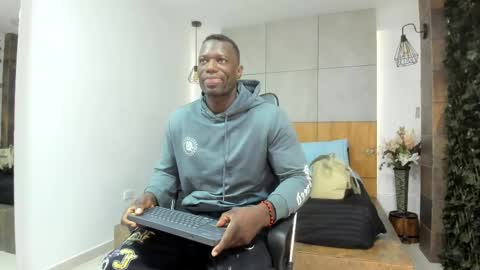 Snapshot of marcusblack_ chatting on May 19, 11:38 am Marcusssss online show from May 19, 11:38 am
