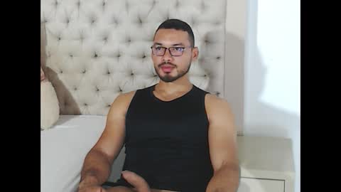 Snapshot of marcusblade__ chatting on September 18, 4:58 am MARCUS online show from September 18, 4:58 am