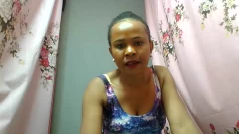 Snapshot of mareella40 chatting on July 25, 1:25 am mareella40 online show from July 25, 1:25 am