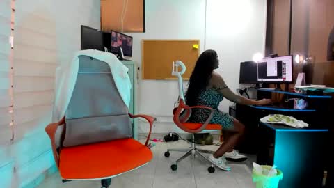 Snapshot of mareiaa chatting on May 9, 7:41 pm Mareia online show from May 9, 7:41 pm