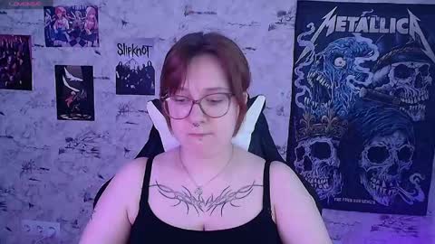 Snapshot of margaret_red chatting on May 21, 3:19 pm Margaret online show from May 21, 3:19 pm