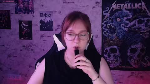 Snapshot of margaret_red chatting on May 23, 5:39 pm Margaret online show from May 23, 5:39 pm