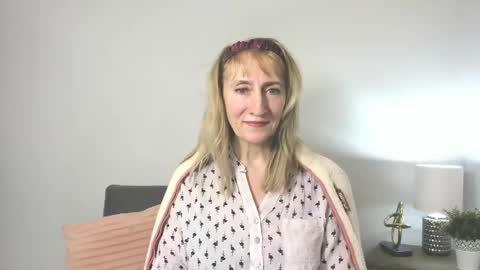 Snapshot of margaretmature chatting on February 12, 7:35 pm margaretmature online show from February 12, 7:35 pm