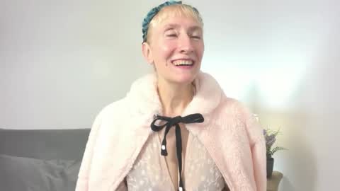 Snapshot of margaretmature chatting on October 23, 3:22 pm margaretmature online show from October 23, 3:22 pm