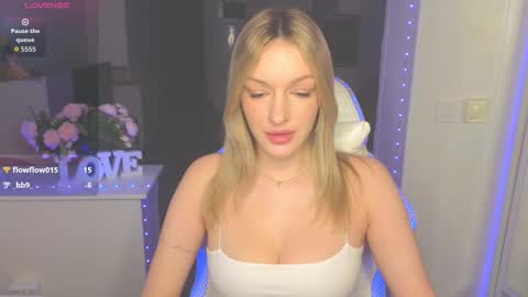 Snapshot of margaretsweet1 chatting on November 12, 12:11 am Margaret online show from November 12, 12:11 am