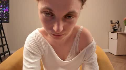 Mia online show from April 28, 7:41 pm