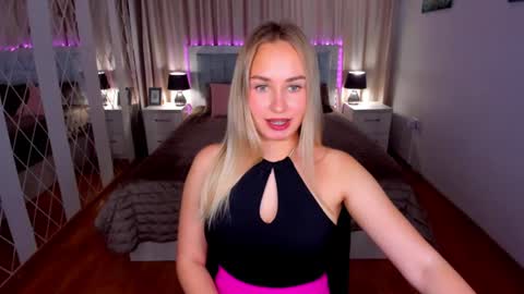 Snapshot of margosugar chatting on June 25, 6:18 am MargoSugar online show from June 25, 6:18 am