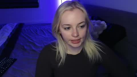 margot_robbie7 online show from April 27, 12:08 am