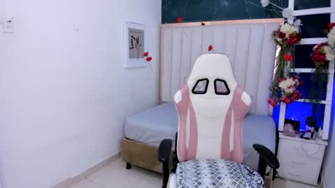 Snapshot of margot_smith chatting on June 23, 12:36 pm Margot online show from June 23, 12:36 pm