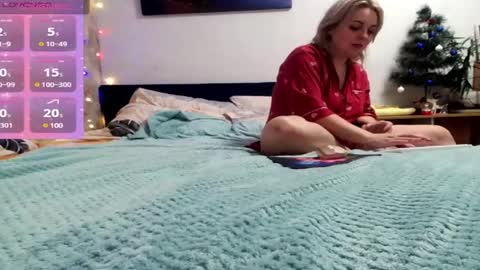 Mari online show from December 2, 6:32 pm