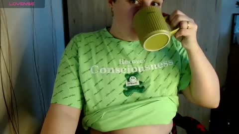 Snapshot of mari_77777 chatting on November 5, 6:02 am Mari online show from November 5, 6:02 am