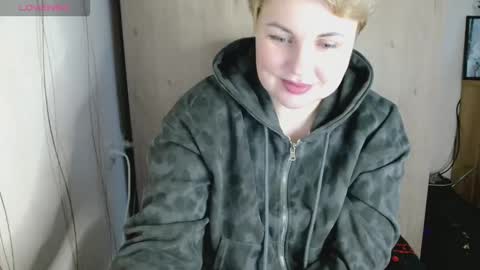 Snapshot of mari_77777 chatting on November 18, 7:46 am Mari online show from November 18, 7:46 am