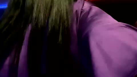 Snapshot of mari_bee chatting on March 7, 7:49 am Mari Bee online show from March 7, 7:49 am