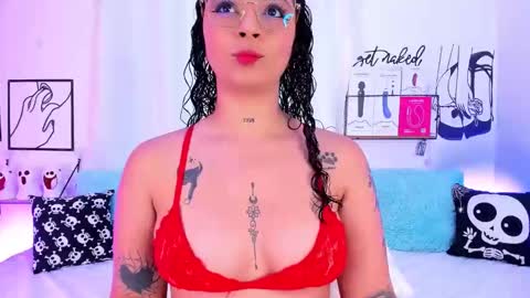 Snapshot of mari_sweett chatting on October 21, 5:24 pm Mari Sweett  online show from October 21, 5:24 pm