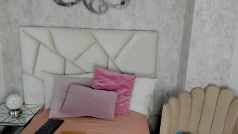 Snapshot of maria_09_ chatting on February 4, 10:32 am Maria online show from February 4, 10:32 am