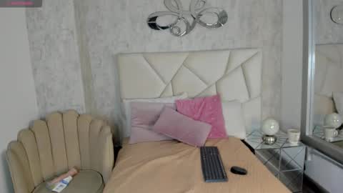 Snapshot of maria_09_ chatting on February 19, 10:55 am Maria online show from February 19, 10:55 am