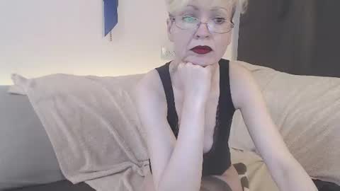 Snapshot of maria_lisica chatting on June 18, 3:16 pm Mari online show from June 18, 3:16 pm