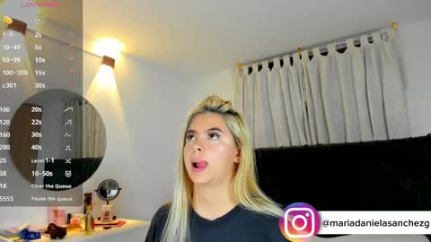 Snapshot of mariadanielasanchez chatting on October 15, 2:01 am mariadanielasanchez online show from October 15, 2:01 am