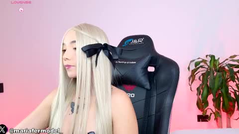 Maria Fer online show from April 22, 6:09 pm