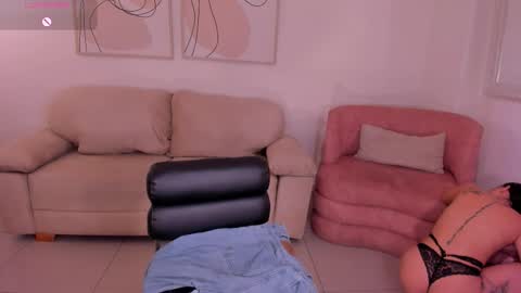 Snapshot of mariaherrera_ chatting on November 11, 9:59 pm MARIA HERRERA online show from November 11, 9:59 pm