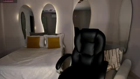 Snapshot of mariaherrera_ chatting on December 14, 5:46 am MARIA HERRERA online show from December 14, 5:46 am