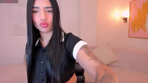 MARIA HERRERA  online show from January 8, 9:50 pm