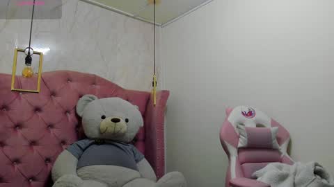 Snapshot of mariam__cute chatting on February 1, 6:29 pm   online show from February 1, 6:29 pm