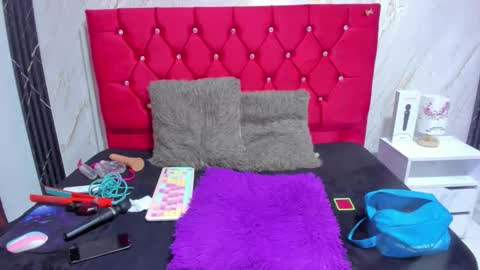 Snapshot of mariam_schubert chatting on November 15, 8:27 pm mariam_schubert online show from November 15, 8:27 pm