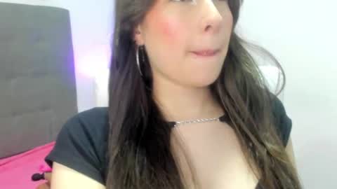 Snapshot of mariam_scott18 chatting on May 15, 11:17 am Mariam online show from May 15, 11:17 am