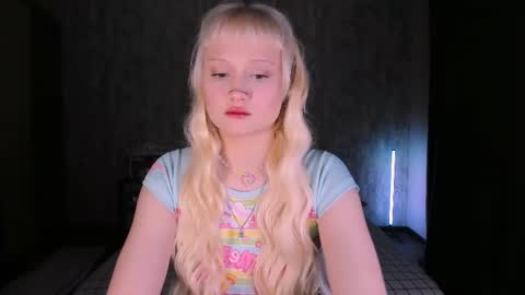 Snapshot of mariamilkis chatting on November 9, 1:42 pm Maria online show from November 9, 1:42 pm