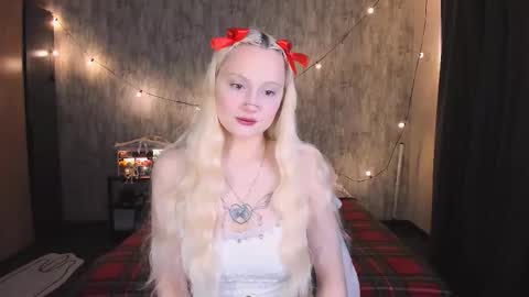 Snapshot of mariamilkis chatting on November 22, 1:48 am Maria online show from November 22, 1:48 am