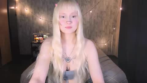 Snapshot of mariamilkis chatting on November 30, 2:26 am Maria online show from November 30, 2:26 am