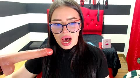 Snapshot of marian_ran_ chatting on December 14, 2:12 am Marian online show from December 14, 2:12 am