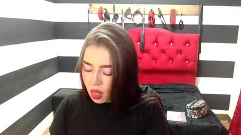 Snapshot of marian_ran_ chatting on February 21, 7:12 am Marian online show from February 21, 7:12 am