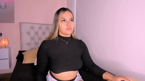 Snapshot of mariana__roe chatting on December 29, 3:57 pm Mariana Roe online show from December 29, 3:57 pm