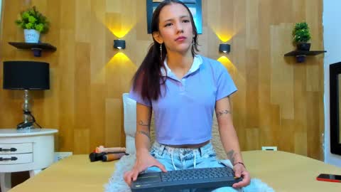 Mariana Angel online show from February 9, 2:29 pm