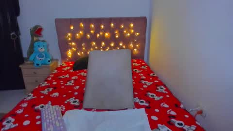 Snapshot of mariana_pervert chatting on December 3, 8:27 am Mariana. online show from December 3, 8:27 am