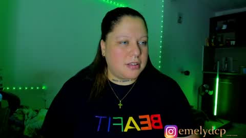 Snapshot of mariana_spellman chatting on June 15, 4:15 am Emely online show from June 15, 4:15 am