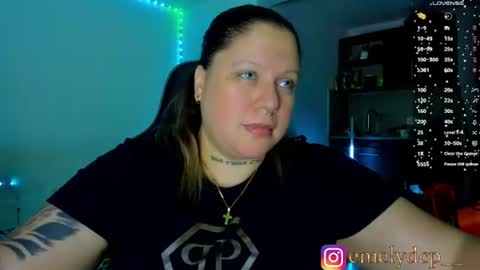 Snapshot of mariana_spellman chatting on June 17, 6:05 am Emely online show from June 17, 6:05 am