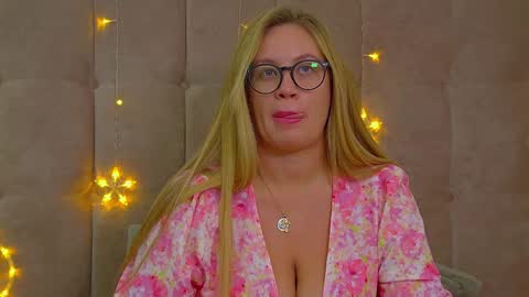 Snapshot of marianeumann chatting on January 12, 9:29 pm Maria online show from January 12, 9:29 pm