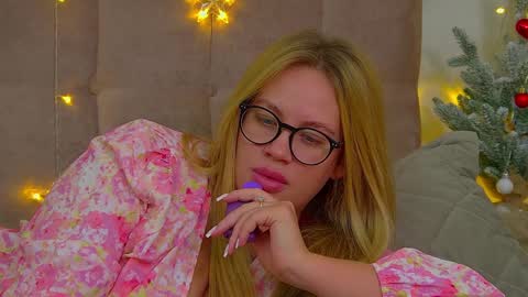 Snapshot of marianeumann chatting on January 13, 3:34 am Maria online show from January 13, 3:34 am