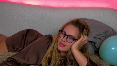 Snapshot of marianeumann chatting on January 14, 4:08 pm Maria online show from January 14, 4:08 pm