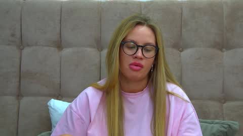 Snapshot of marianeumann chatting on January 19, 1:10 am Maria online show from January 19, 1:10 am