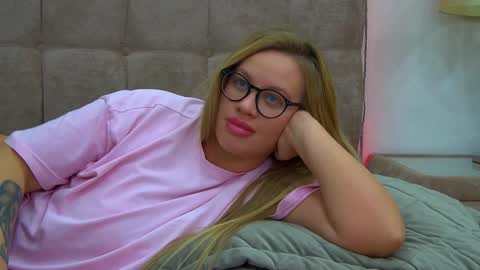 Snapshot of marianeumann chatting on January 19, 4:12 am Maria online show from January 19, 4:12 am