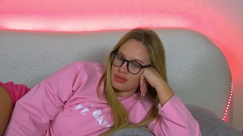 Snapshot of marianeumann chatting on January 25, 10:18 pm Maria online show from January 25, 10:18 pm