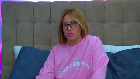 Snapshot of marianeumann chatting on September 11, 6:35 am Maria online show from September 11, 6:35 am