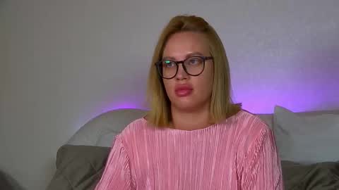 Snapshot of marianeumann chatting on October 19, 6:19 pm Maria online show from October 19, 6:19 pm