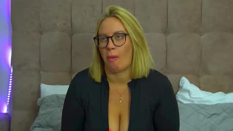 Snapshot of marianeumann chatting on November 6, 7:09 am Maria online show from November 6, 7:09 am