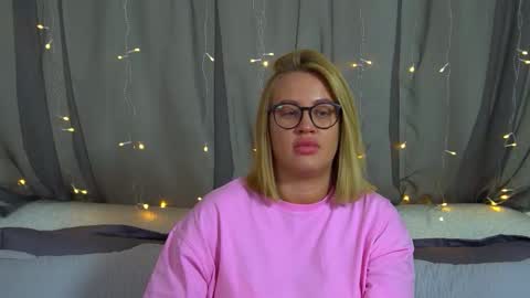 Snapshot of marianeumann chatting on November 22, 6:51 pm Maria online show from November 22, 6:51 pm