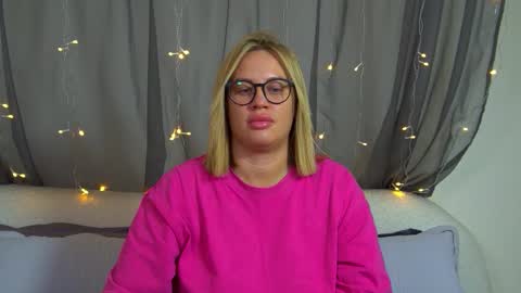 Snapshot of marianeumann chatting on November 23, 6:19 pm Maria online show from November 23, 6:19 pm